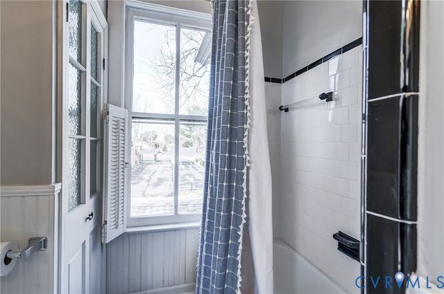 418 4th St, West Point, VA 23181