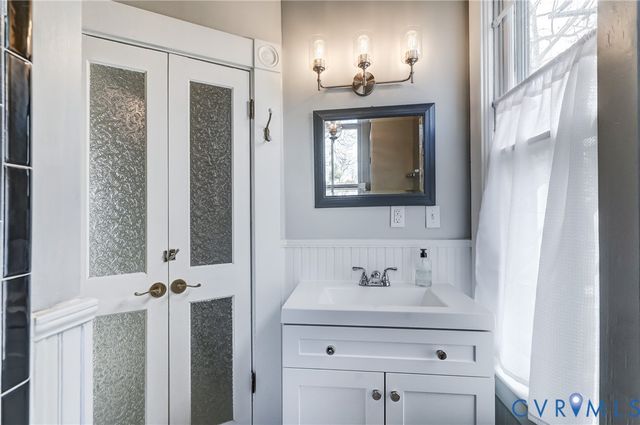 418 4th St, West Point, VA 23181