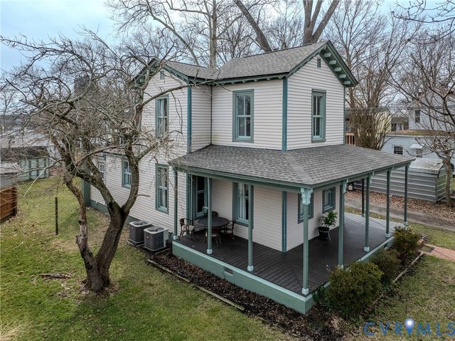 418 4th St, West Point, VA 23181