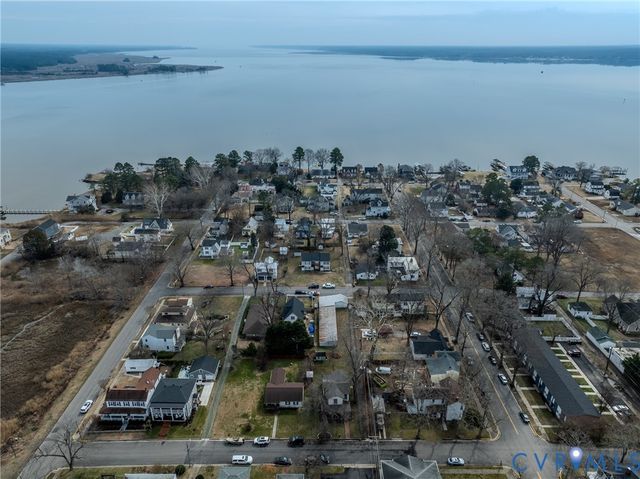 418 4th St, West Point, VA 23181