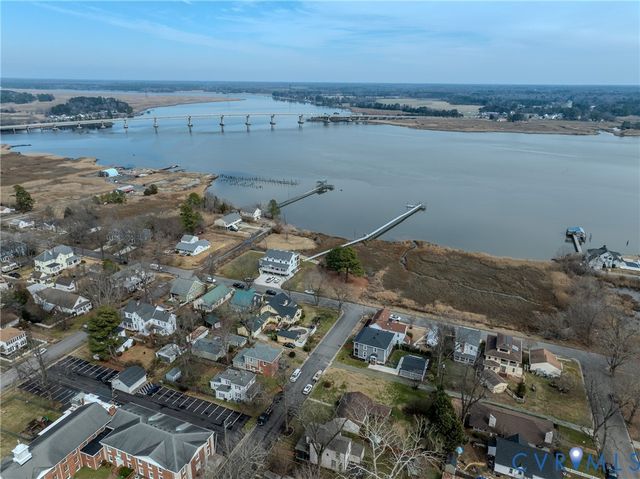 418 4th St, West Point, VA 23181