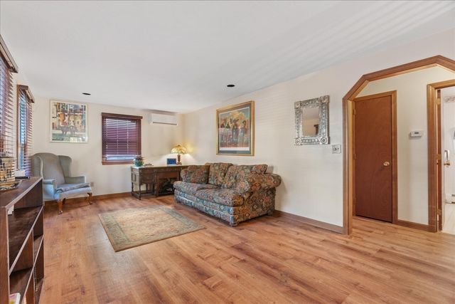 59 Iroquois Street, Worcester, MA 01602