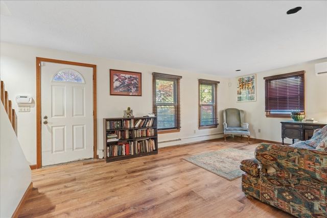 59 Iroquois Street, Worcester, MA 01602