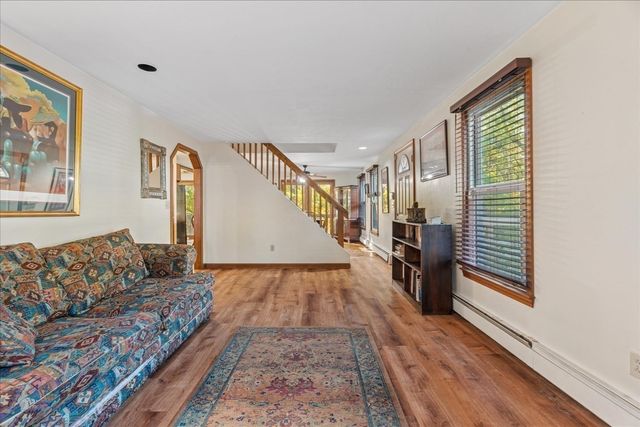 59 Iroquois Street, Worcester, MA 01602