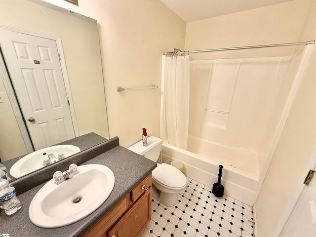 588 Douglas Road, Gray Court, SC 29645