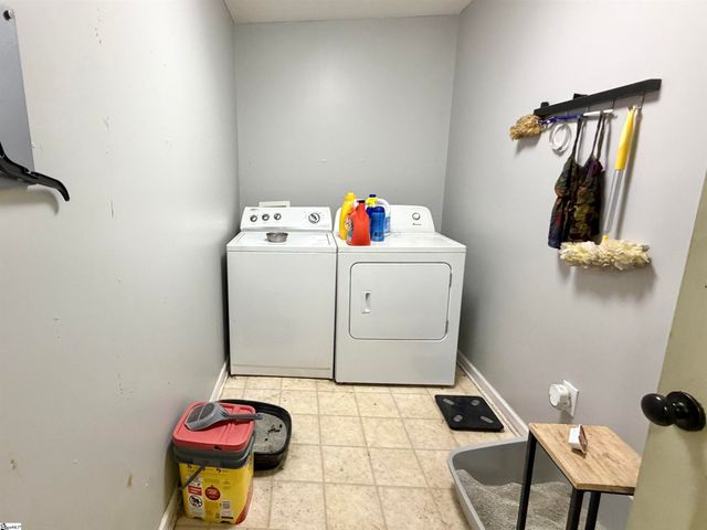 588 Douglas Road, Gray Court, SC 29645