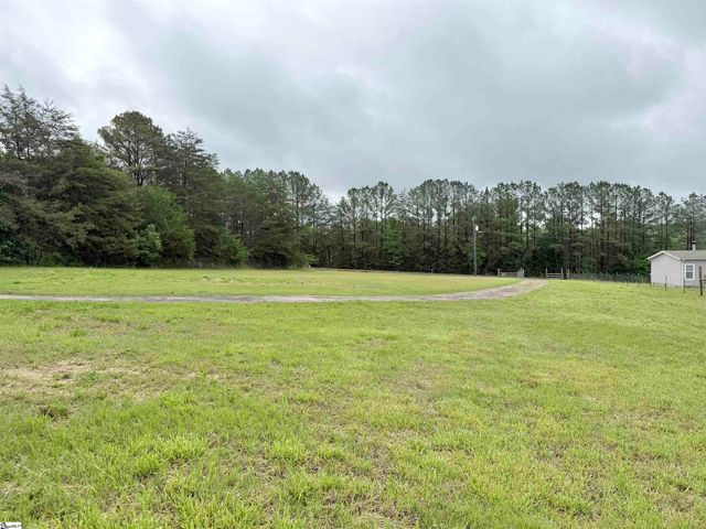 588 Douglas Road, Gray Court, SC 29645