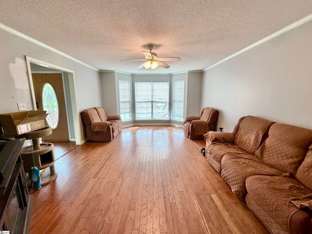 588 Douglas Road, Gray Court, SC 29645
