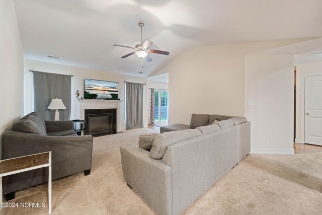 318 Old Snap Dragon Court, Jacksonville, NC 28546