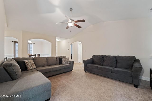 318 Old Snap Dragon Court, Jacksonville, NC 28546