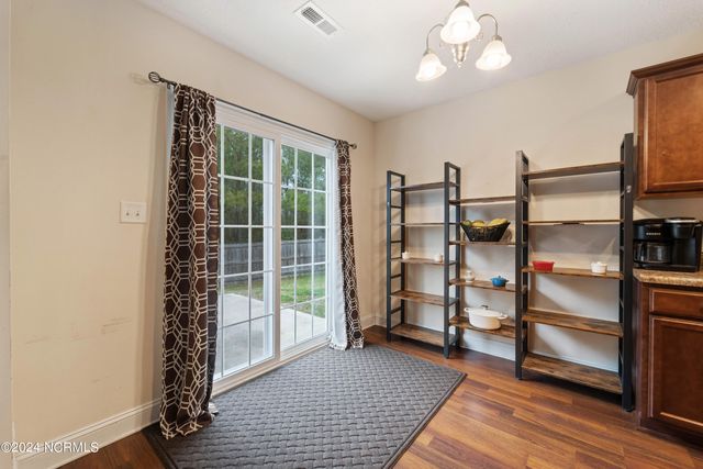 318 Old Snap Dragon Court, Jacksonville, NC 28546