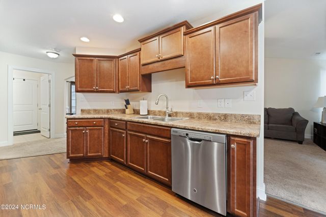 318 Old Snap Dragon Court, Jacksonville, NC 28546