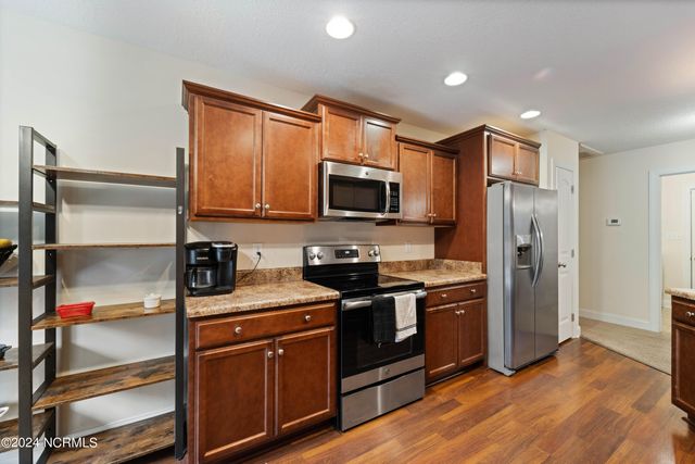 318 Old Snap Dragon Court, Jacksonville, NC 28546