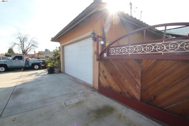2511 2511 S Laurel, Stockton, CA 95206
