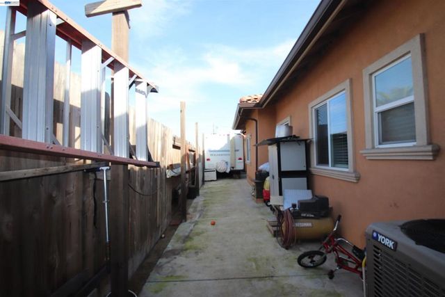 2511 2511 S Laurel, Stockton, CA 95206