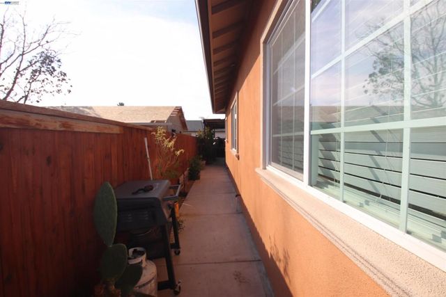 2511 2511 S Laurel, Stockton, CA 95206