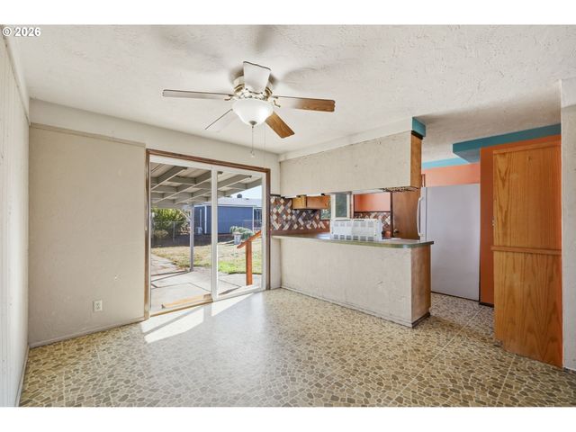 1033 S 34TH Pl, Springfield, OR 97478