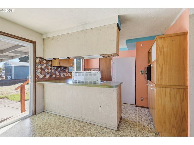 1033 S 34TH Pl, Springfield, OR 97478