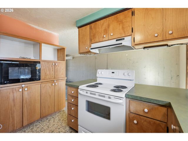1033 S 34TH Pl, Springfield, OR 97478