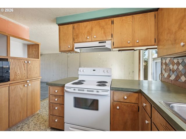 1033 S 34TH Pl, Springfield, OR 97478
