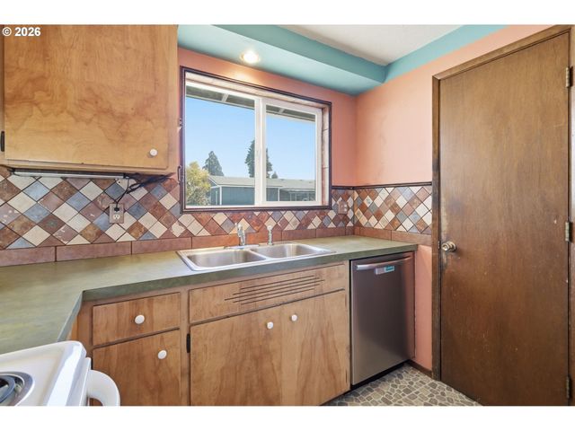 1033 S 34TH Pl, Springfield, OR 97478