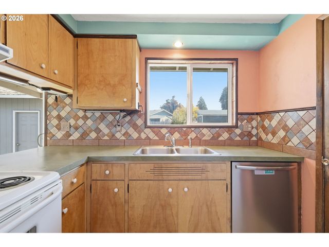 1033 S 34TH Pl, Springfield, OR 97478