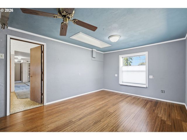 1033 S 34TH Pl, Springfield, OR 97478