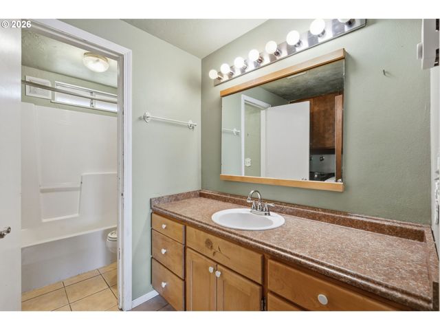 1033 S 34TH Pl, Springfield, OR 97478
