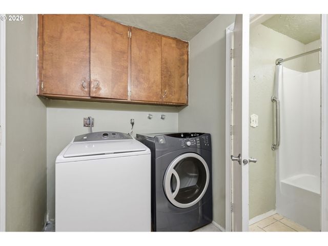 1033 S 34TH Pl, Springfield, OR 97478