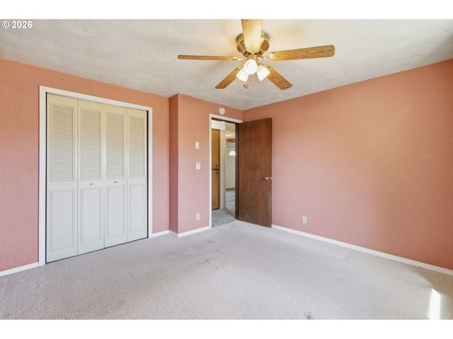 1033 S 34TH Pl, Springfield, OR 97478