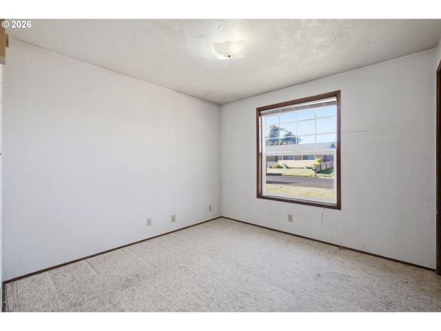 1033 S 34TH Pl, Springfield, OR 97478