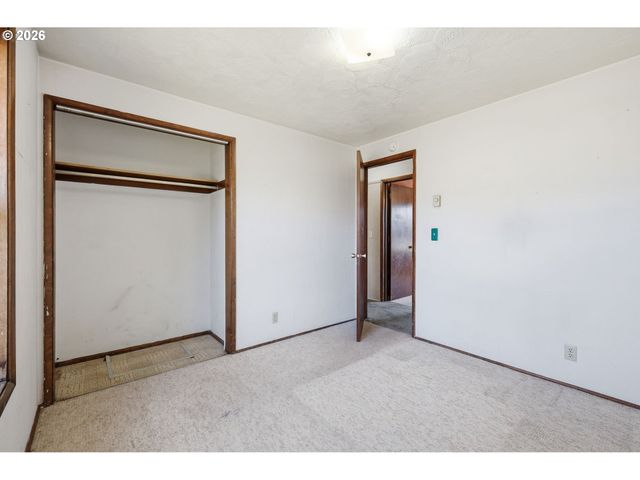 1033 S 34TH Pl, Springfield, OR 97478