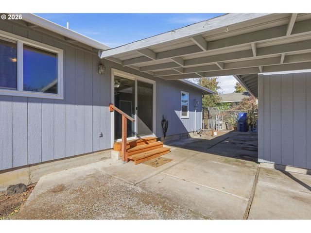 1033 S 34TH Pl, Springfield, OR 97478