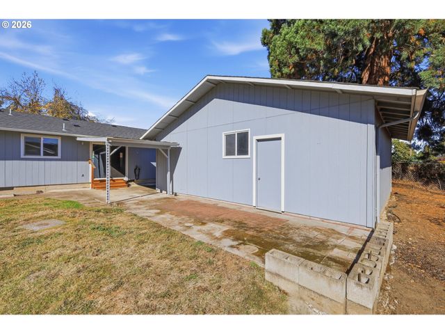 1033 S 34TH Pl, Springfield, OR 97478