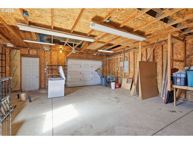 1033 S 34TH Pl, Springfield, OR 97478