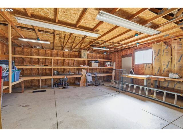 1033 S 34TH Pl, Springfield, OR 97478