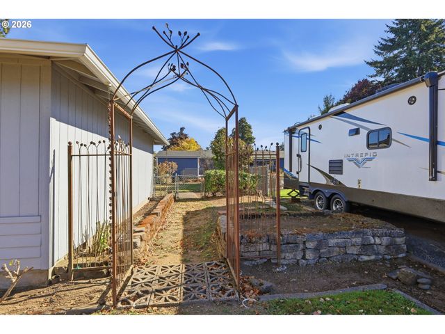 1033 S 34TH Pl, Springfield, OR 97478
