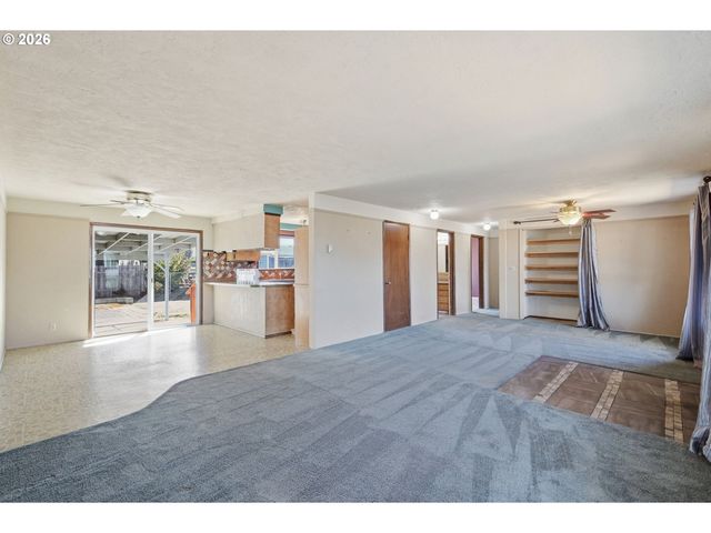 1033 S 34TH Pl, Springfield, OR 97478