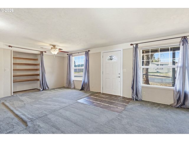 1033 S 34TH Pl, Springfield, OR 97478
