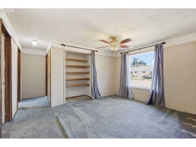 1033 S 34TH Pl, Springfield, OR 97478