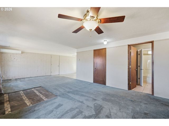 1033 S 34TH Pl, Springfield, OR 97478