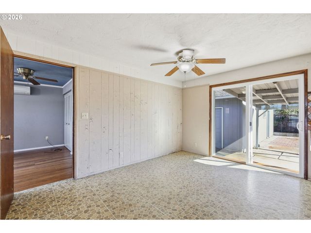 1033 S 34TH Pl, Springfield, OR 97478
