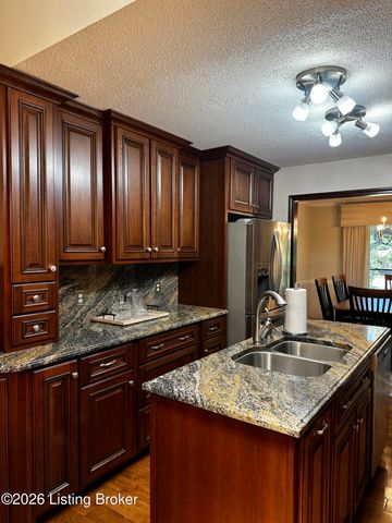 627 Maple Dr, Elizabethtown, KY 42701