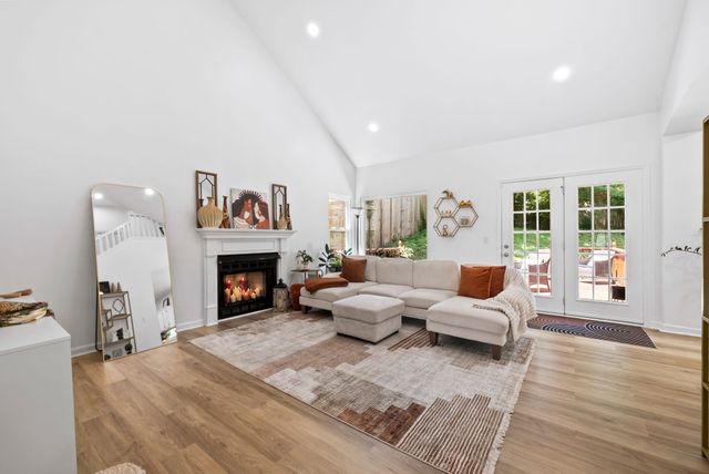 1009 Elmshade Ln, Nashville, TN 37211