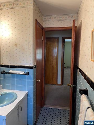 529 Fern Avenue, Lyndhurst, NJ 07071