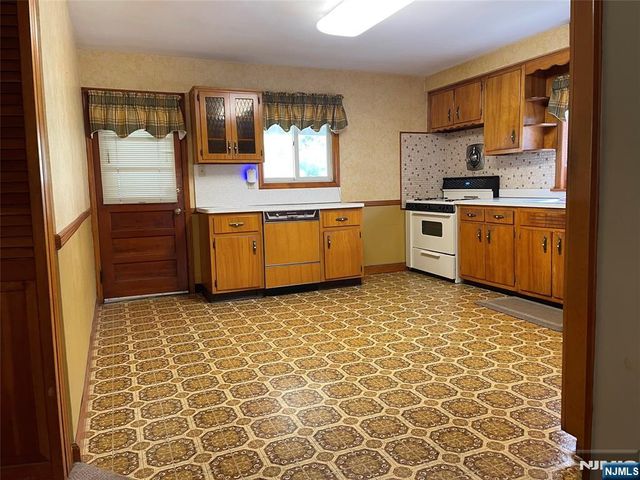 529 Fern Avenue, Lyndhurst, NJ 07071