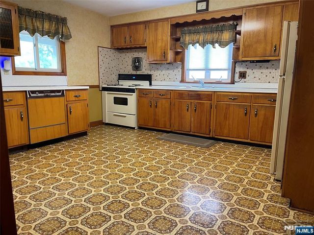 529 Fern Avenue, Lyndhurst, NJ 07071