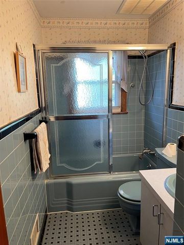 529 Fern Avenue, Lyndhurst, NJ 07071