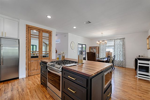1323 Lansford Avenue, Dallas, TX 75224