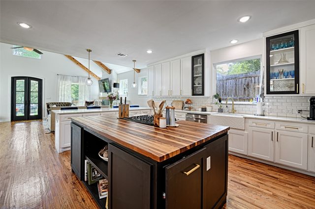 1323 Lansford Avenue, Dallas, TX 75224